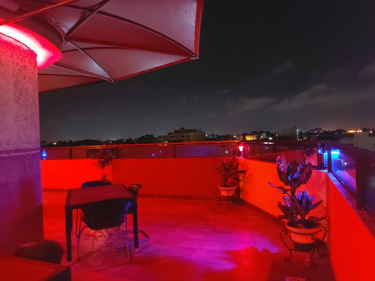Royal Blue Guest House & Bar Lome Exterior photo