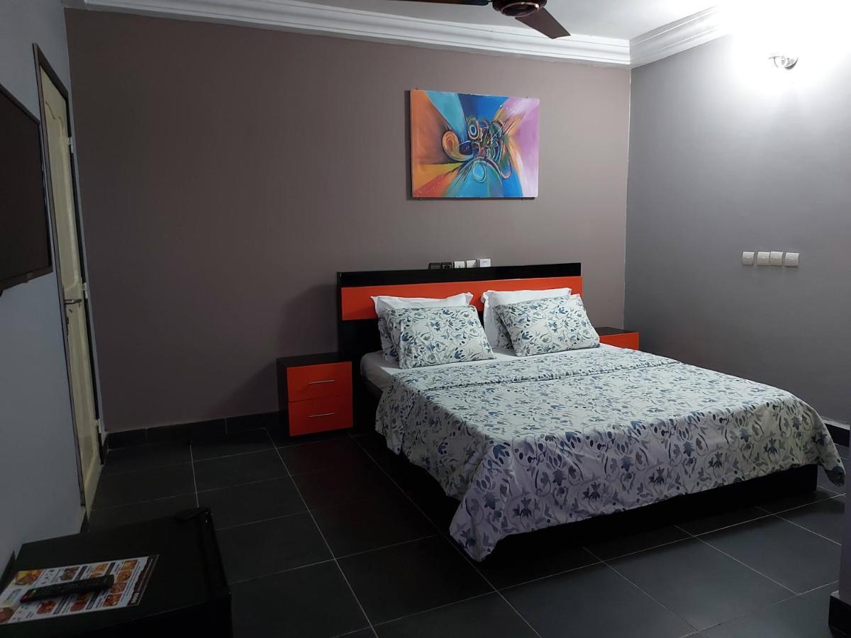 Royal Blue Guest House & Bar Lome Exterior photo