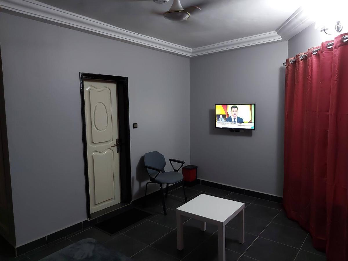 Royal Blue Guest House & Bar Lome Exterior photo