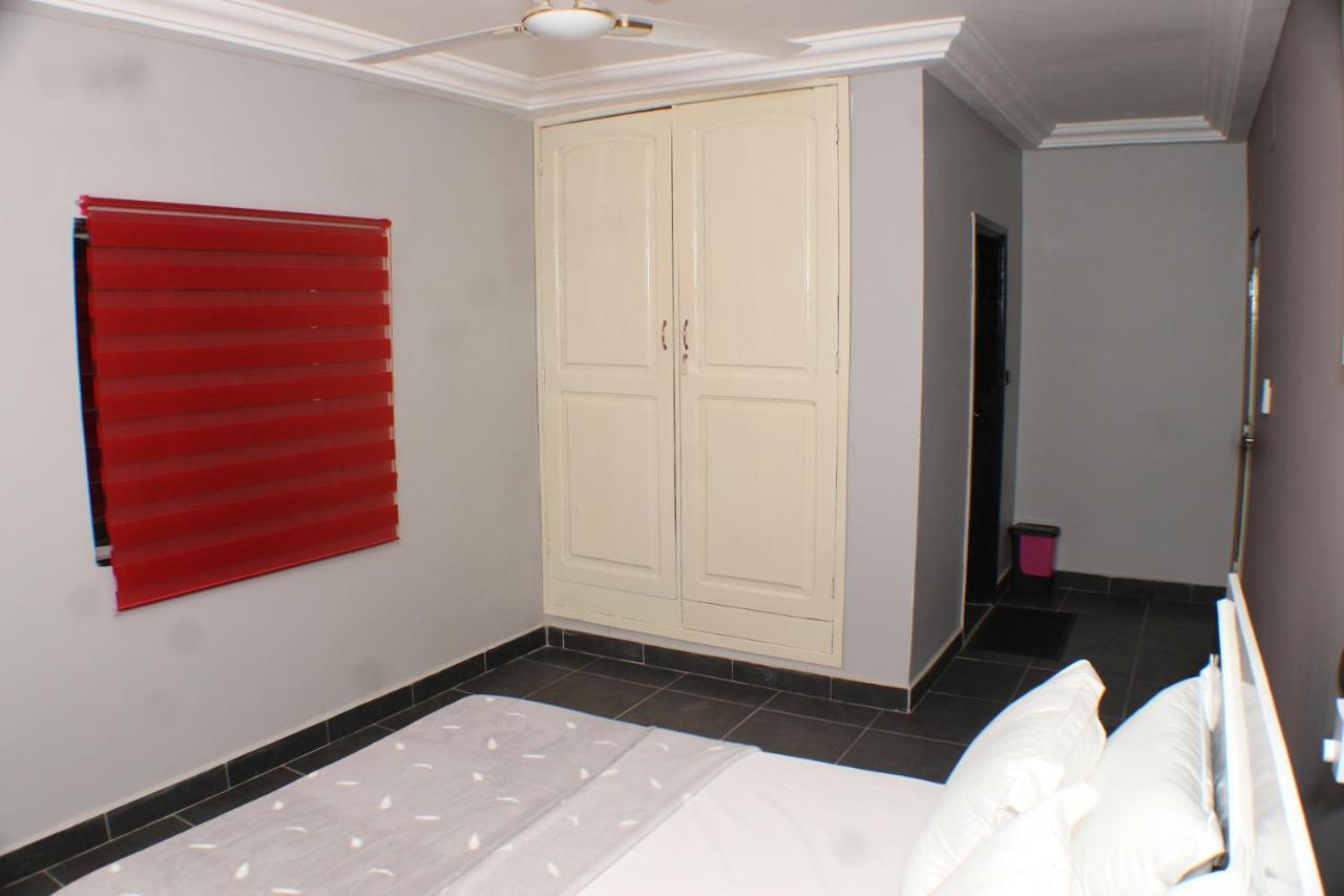 Royal Blue Guest House & Bar Lome Exterior photo