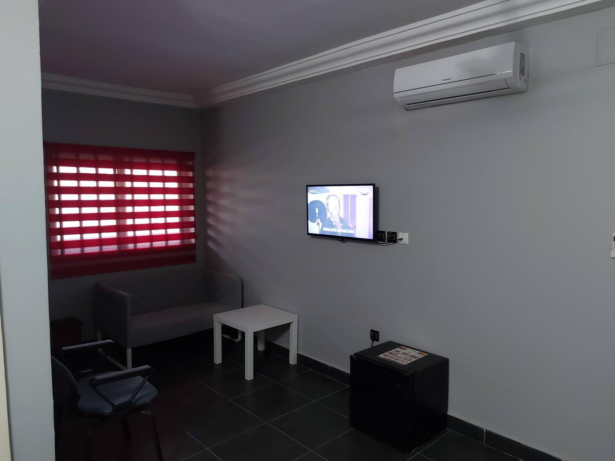 Royal Blue Guest House & Bar Lome Exterior photo