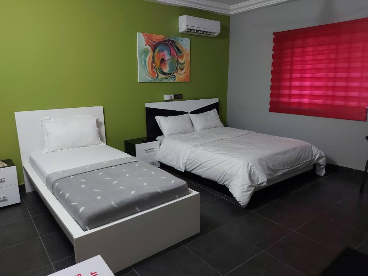 Royal Blue Guest House & Bar Lome Exterior photo
