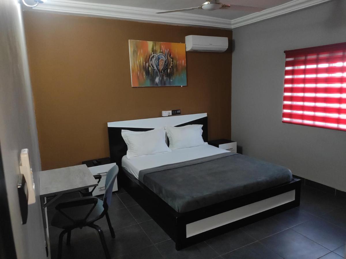 Royal Blue Guest House & Bar Lome Exterior photo