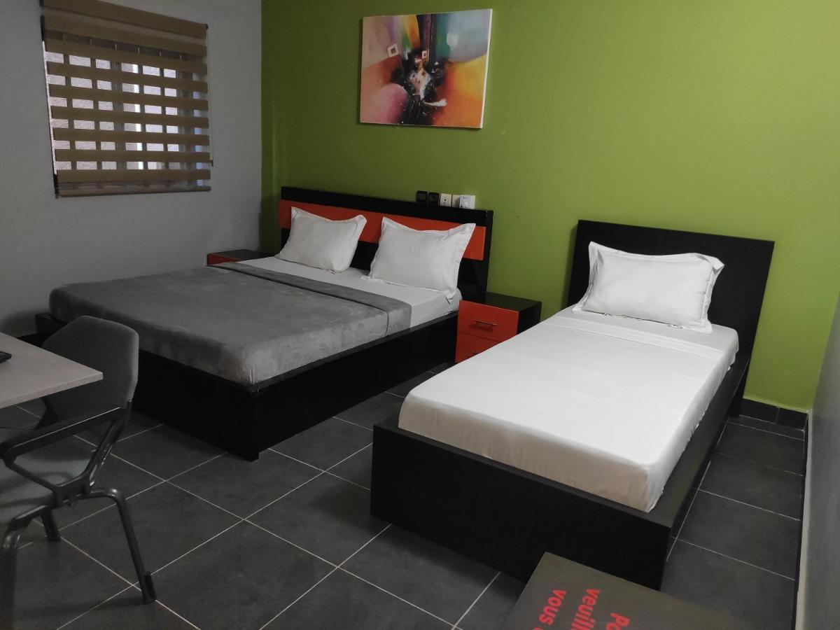 Royal Blue Guest House & Bar Lome Exterior photo